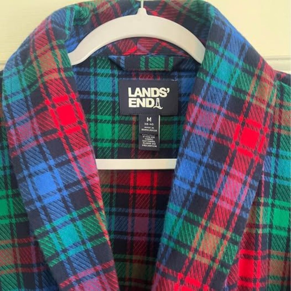 Lands End Mens Soft Cotton Flannel Robe. Medium- Perfect for the holidays!